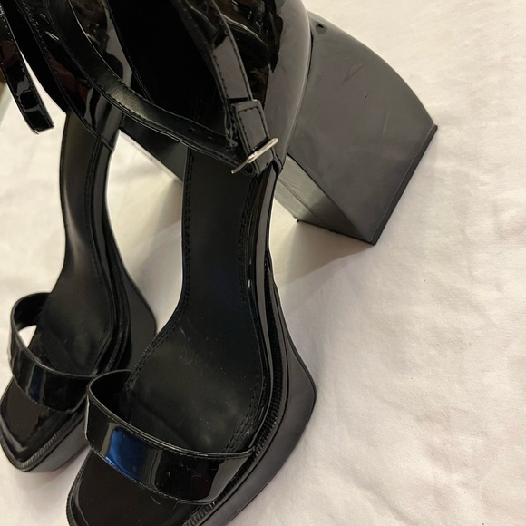 Black Patent Leather Women's Heels size9 - Picture 3 of 7